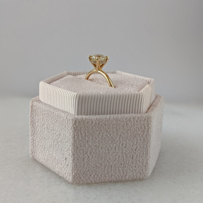Mia ring - 1.1 carat diamond engagement ring