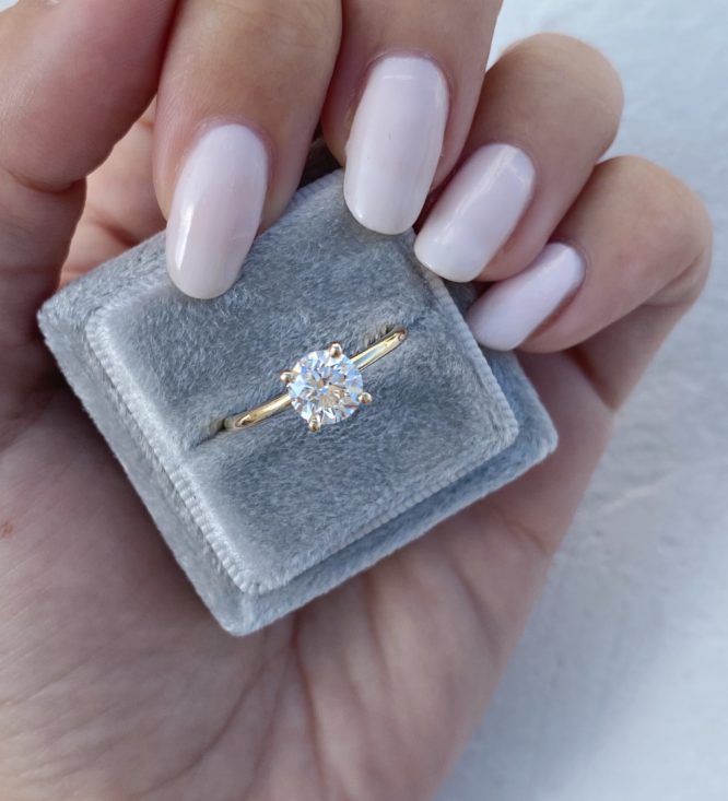 Mia ring - 1.1 carat round cut egagement diamond ring
