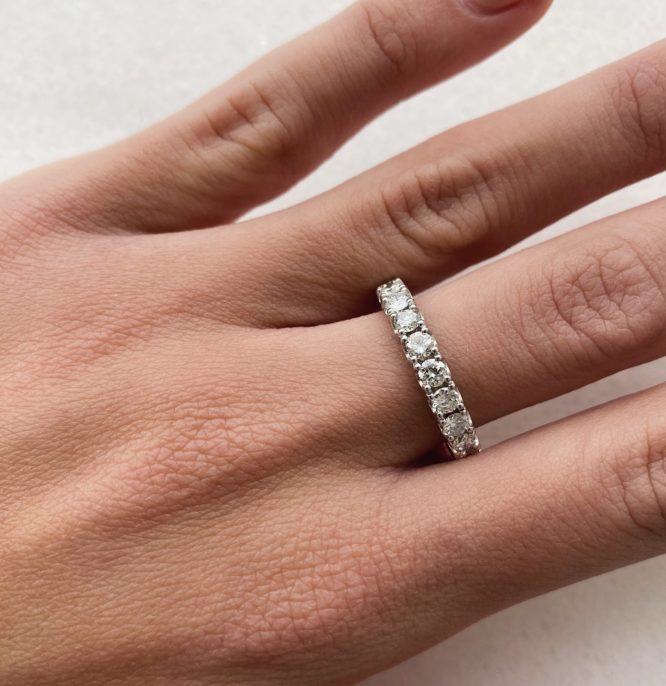 Mia ring - 1.1 carat round diamond engagement ring
