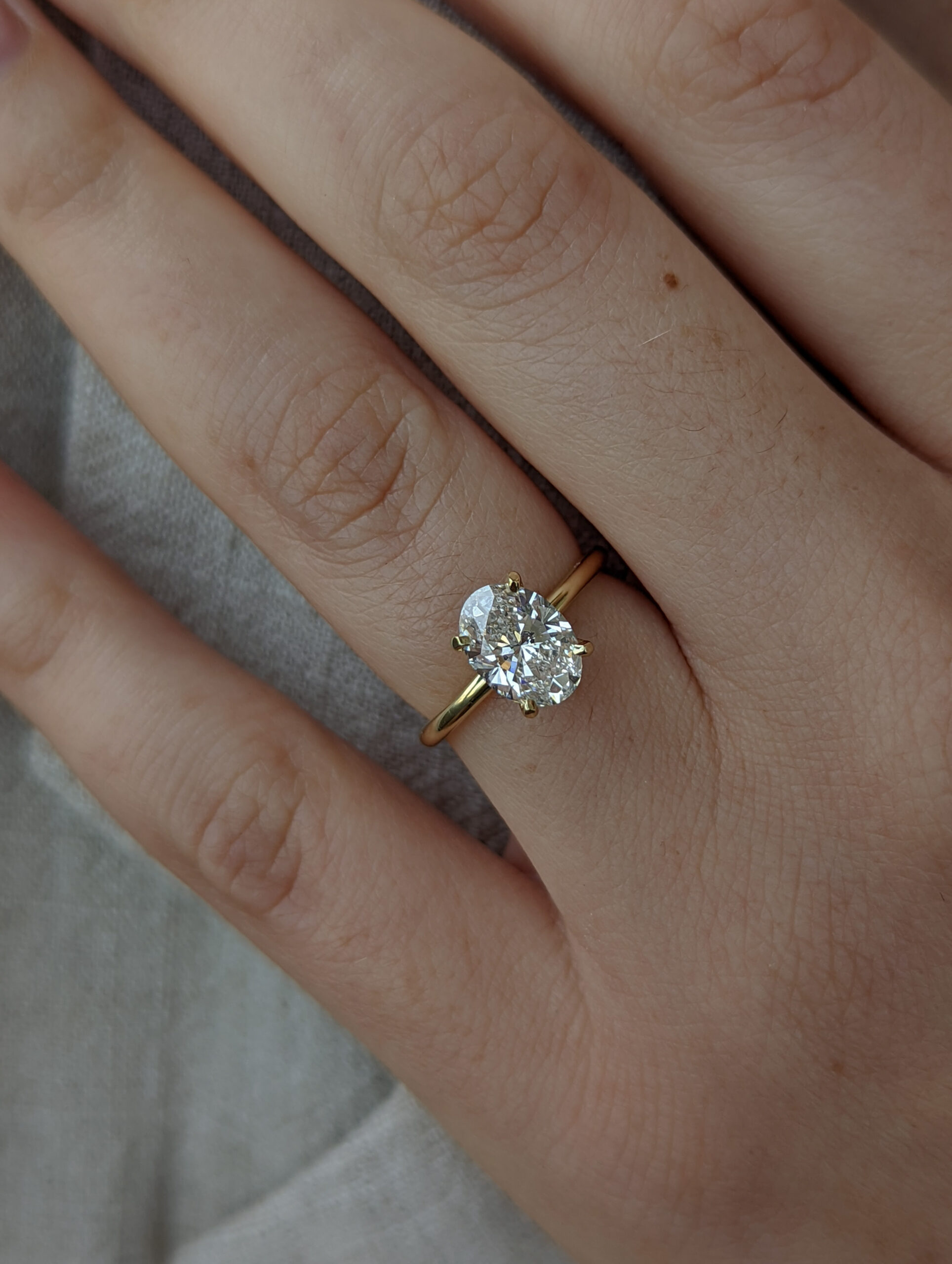 Buy Glaring Oval Diamond Ring Online | CaratLane