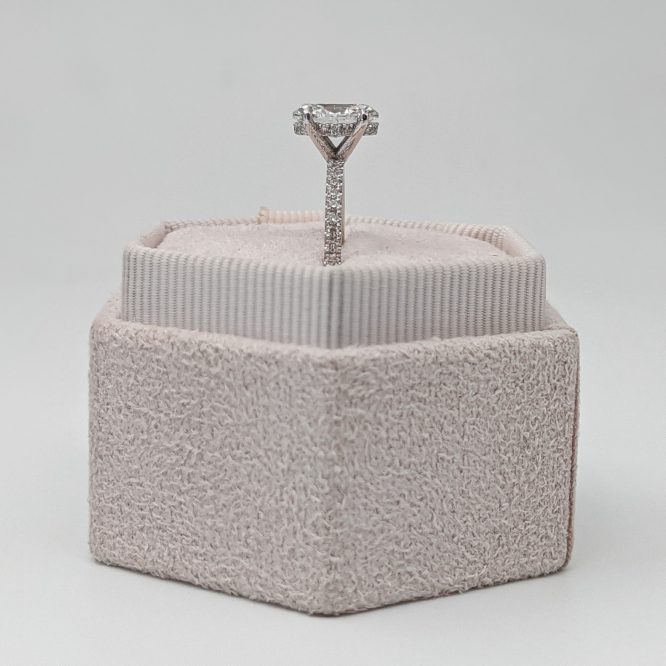 Avery ring shown in a decorative box - different angles